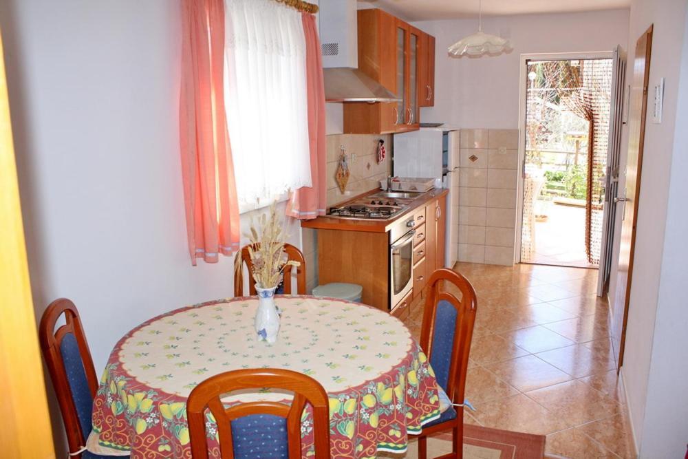 Apartments Biskup Привлака Екстериор снимка