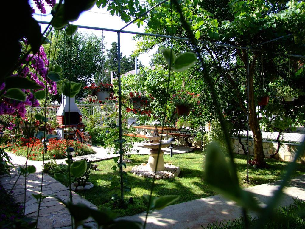 Apartments Biskup Привлака Екстериор снимка