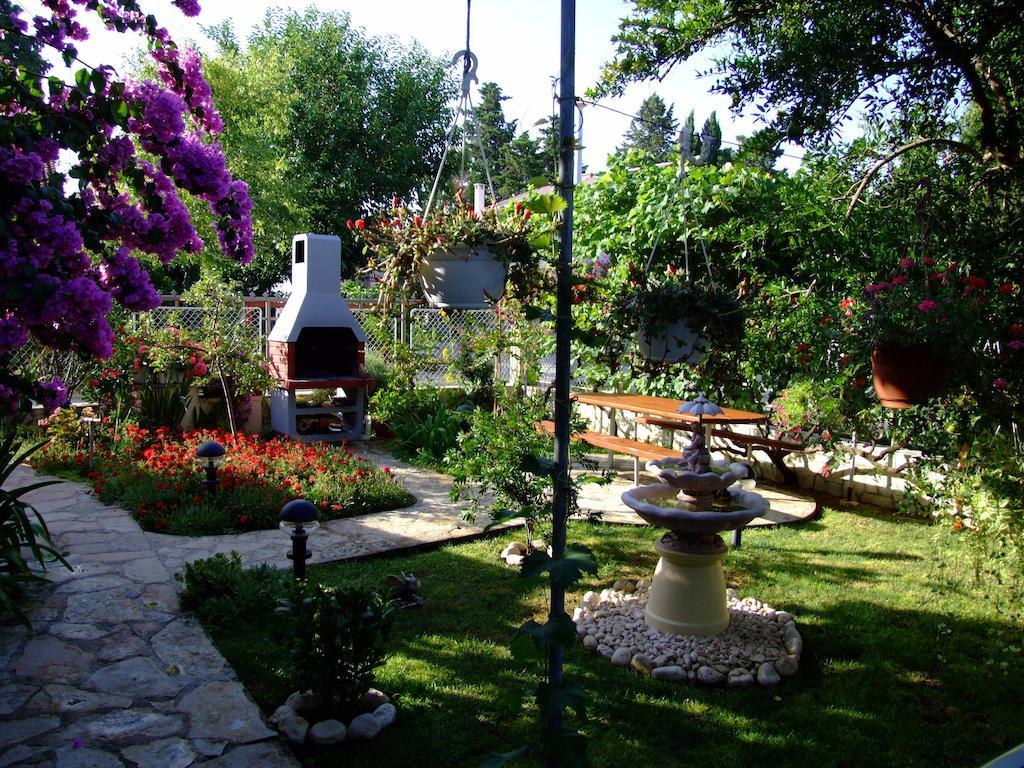 Apartments Biskup Привлака Екстериор снимка