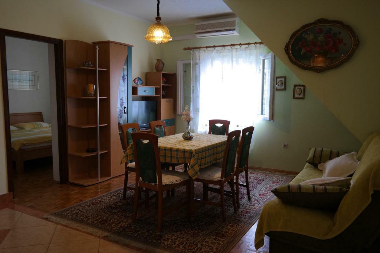 Apartments Biskup Привлака Екстериор снимка