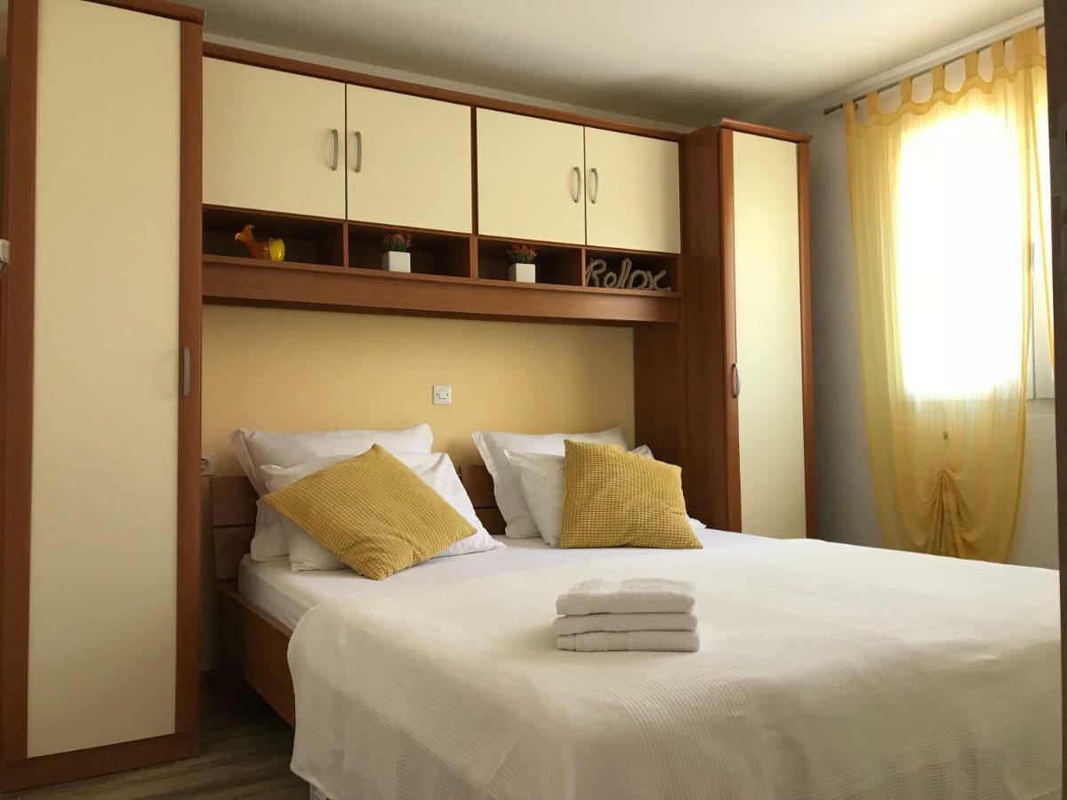 Apartments Biskup Привлака Екстериор снимка