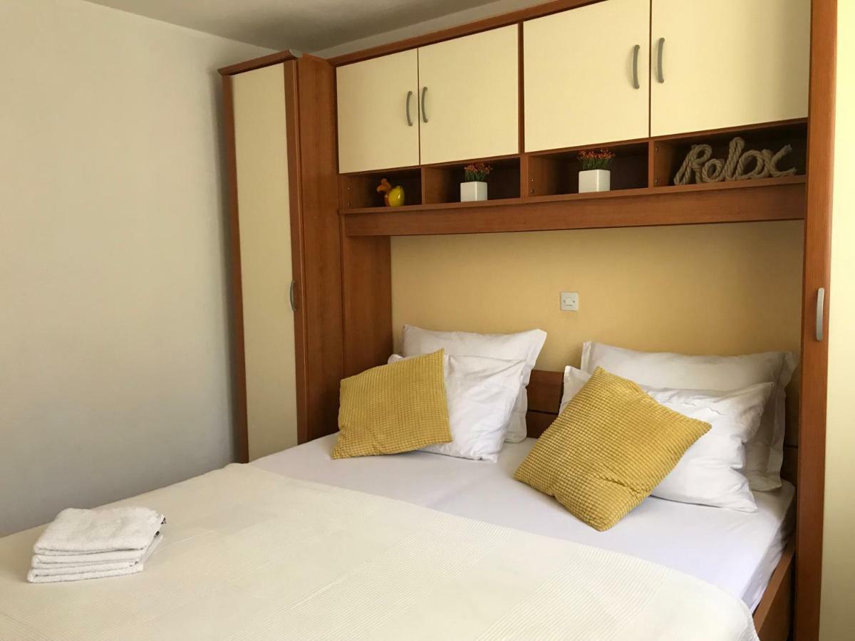 Apartments Biskup Привлака Екстериор снимка