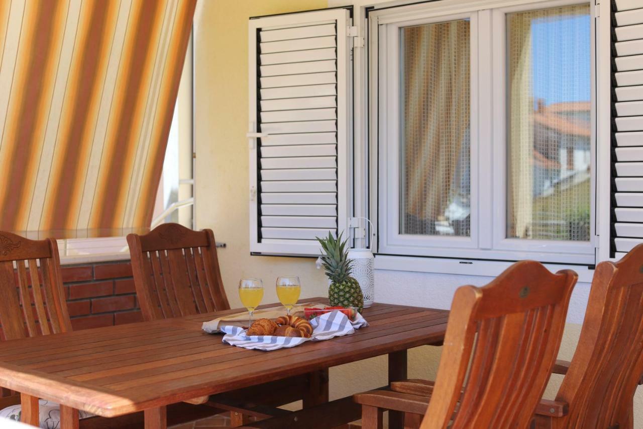 Apartments Biskup Привлака Екстериор снимка