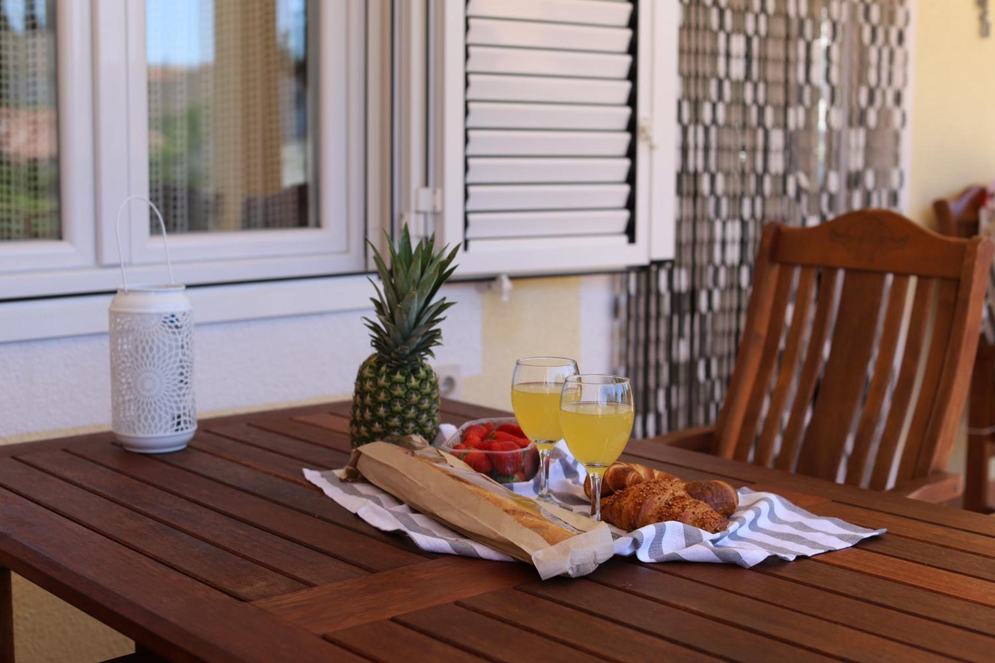 Apartments Biskup Привлака Екстериор снимка