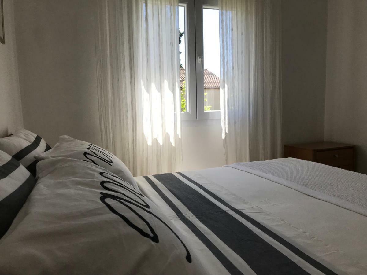 Apartments Biskup Привлака Екстериор снимка