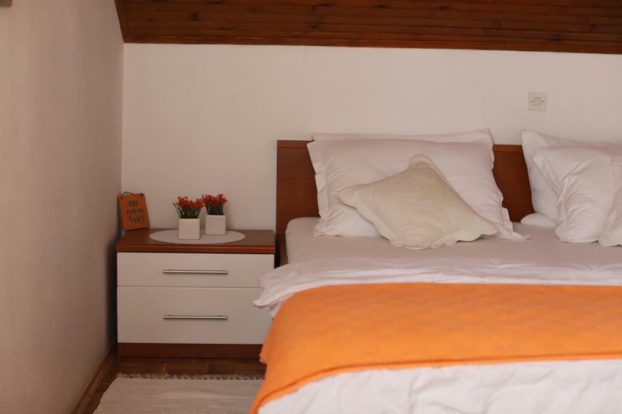 Apartments Biskup Привлака Екстериор снимка
