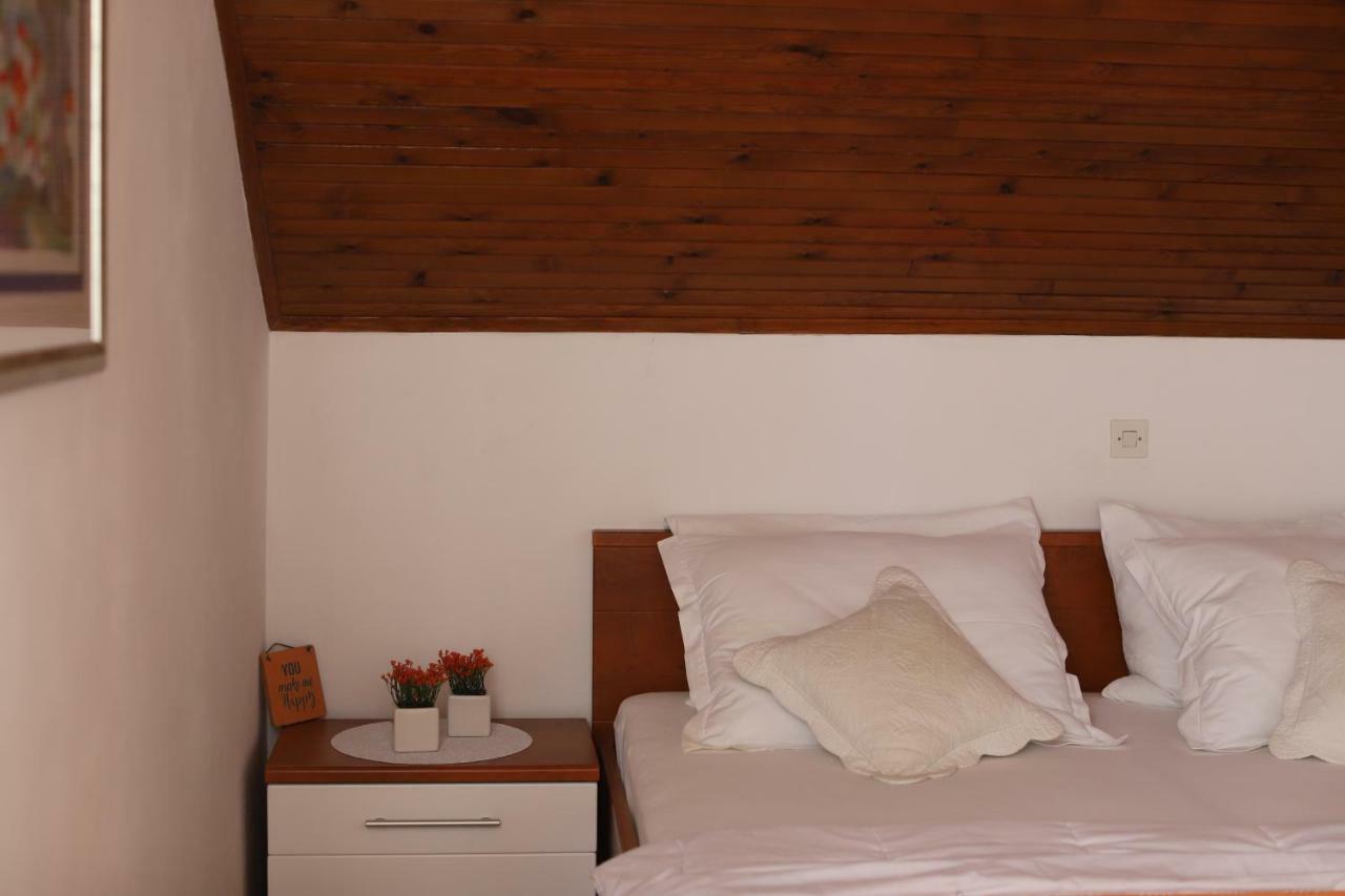 Apartments Biskup Привлака Екстериор снимка