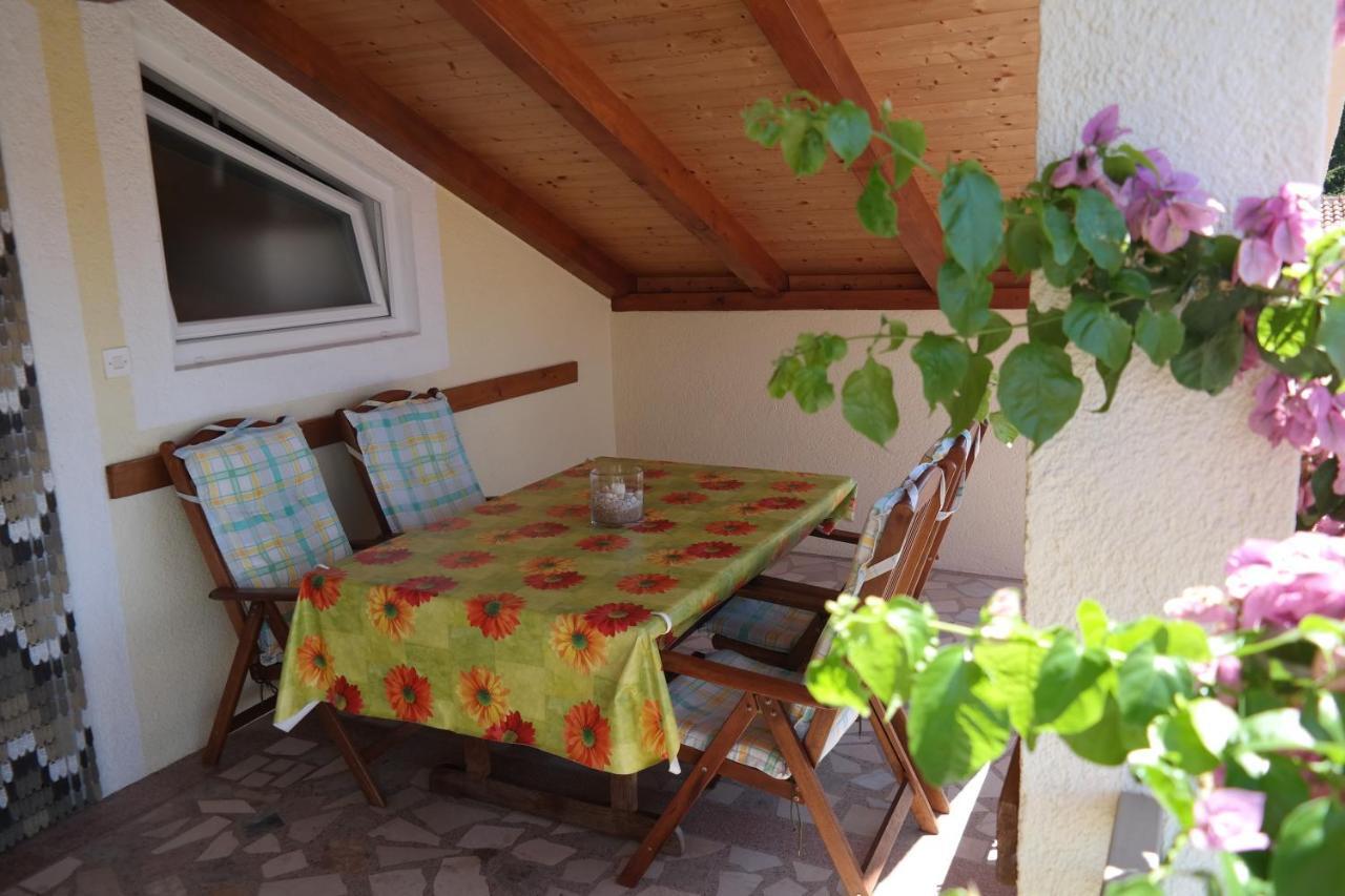 Apartments Biskup Привлака Стая снимка